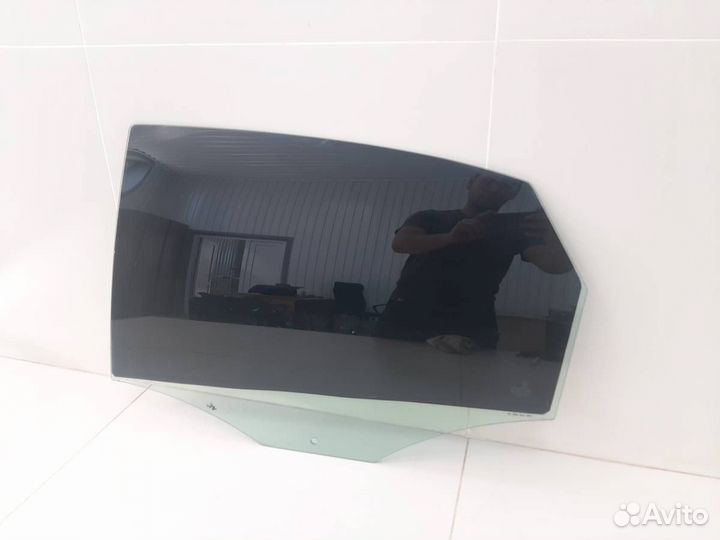 Стекло двери задней левой Volkswagen Polo Sed RUS