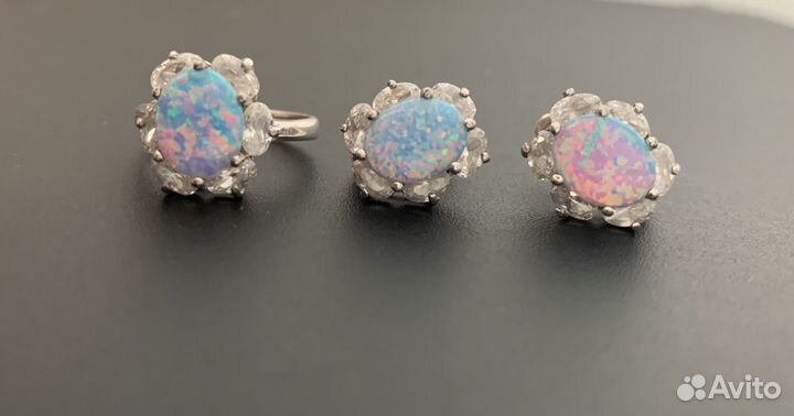 Серебряное кольцо и серьги с опалом