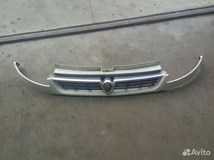 Рено Трафик Решетка радиатора