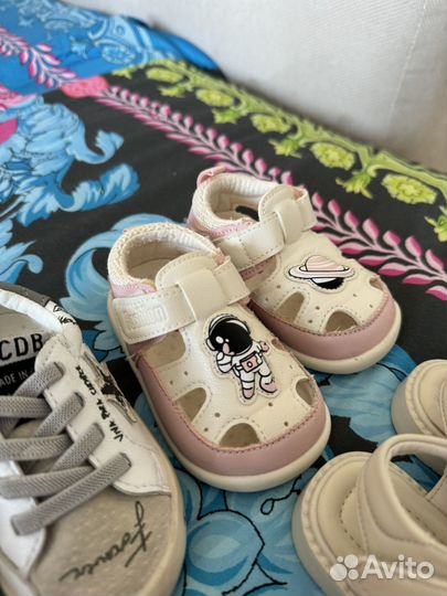 Продам обувь детскую