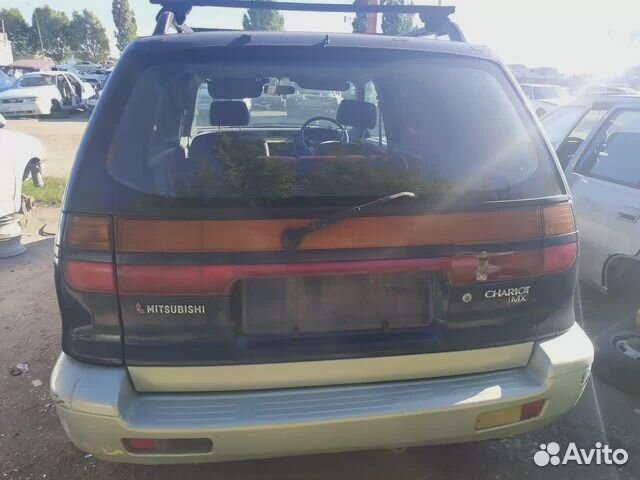 Стекло крышки багажника Mitsubishi Chariot