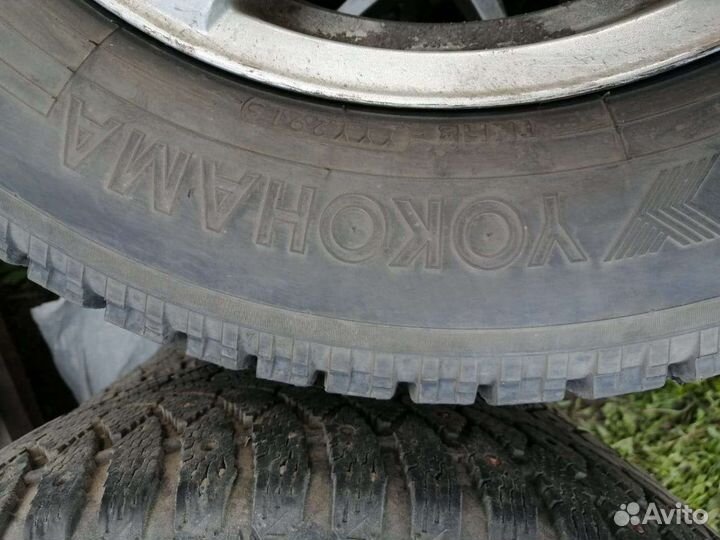 Yokohama IceGuard Stud IG65 215/65 R16