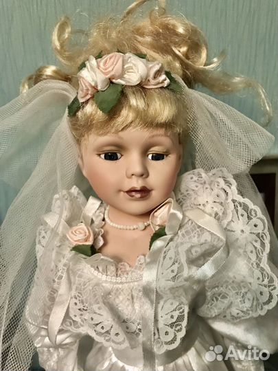 Кукла фарфоровая коллекционная