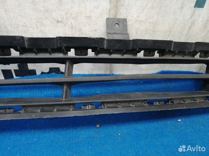 Решетка переднего бампера 86561-H5000 Hyundai