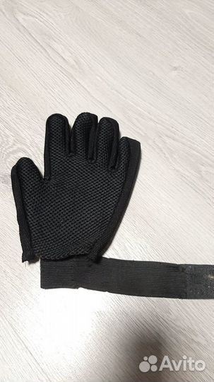 Перчатка для вычесывания шерсти