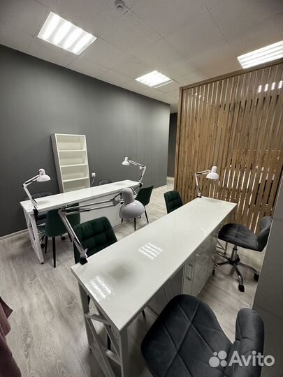 Рабочее место мастера маникюра у ТЦ Три кота