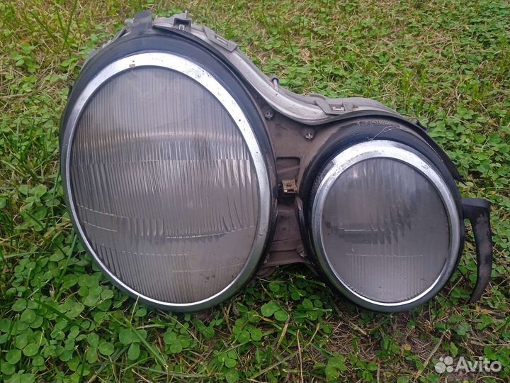 Фара правая Mercedes w210