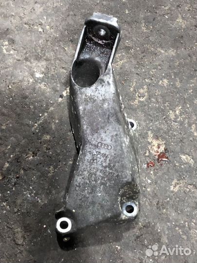 Кронштейн двигателя Audi A4 B6 2.0 ALT 8E0199307A