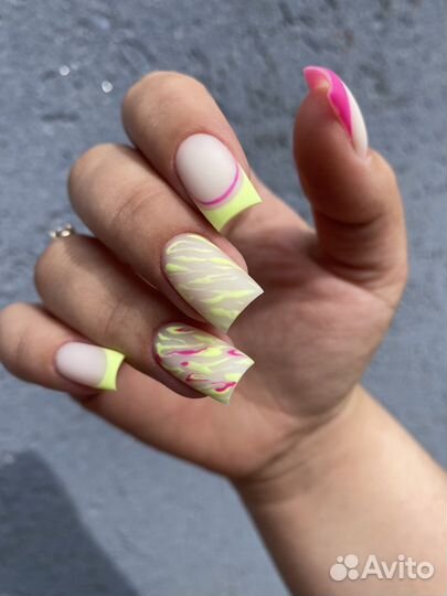 Модель на маникюр