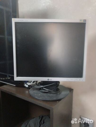 Монитор LG flatron L1751SQ