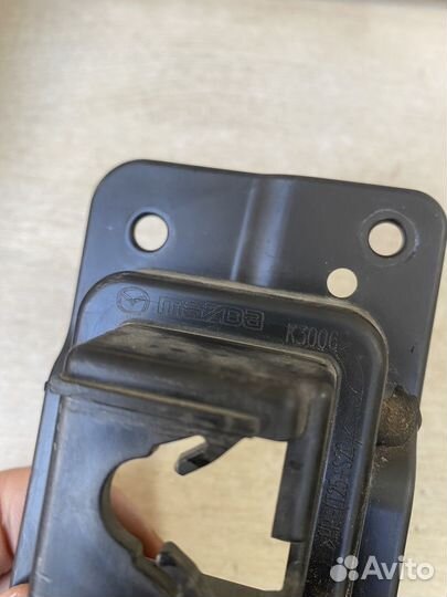 Кронштейн решетки мпзда сх5 2 правая