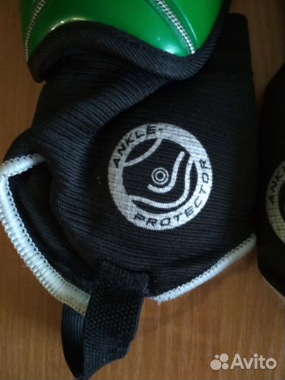 Щитки футбольные фирмы Erima