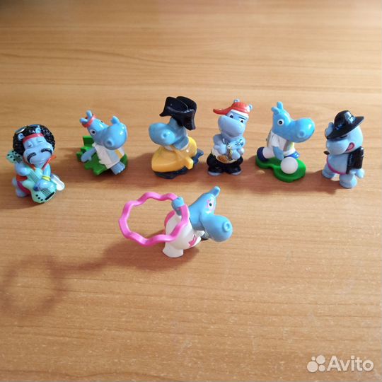Игрушки киндеры, фигурки животных и другие
