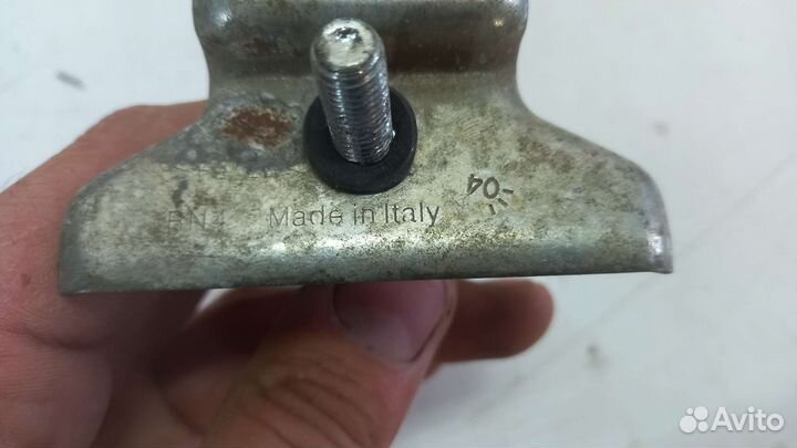 Крепление аккумулятора Volkswagen Toureg 1