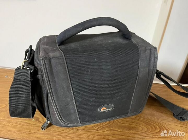 Зеркальный фотоаппарат Canon