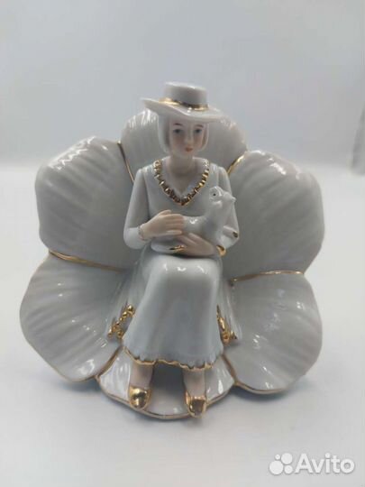 Статуэтка винтаж фарфор 