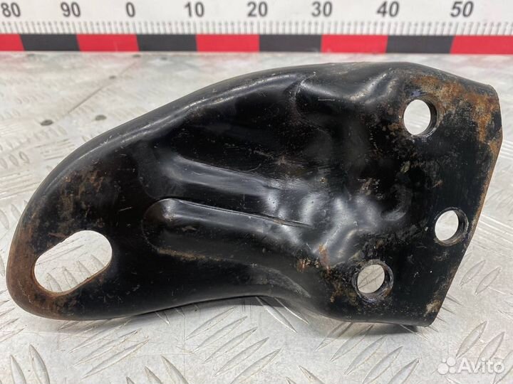 Б/У Буксировочный крюк левый Hyundai Accent LC