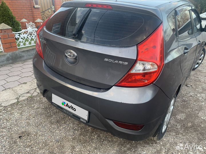 Hyundai Solaris 1.6 МТ, 2013, битый, 180 000 км