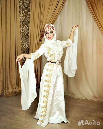 Турецкий костюм для народных танцев