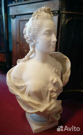 Антикварная скульптура из цельного мрамора Merlini