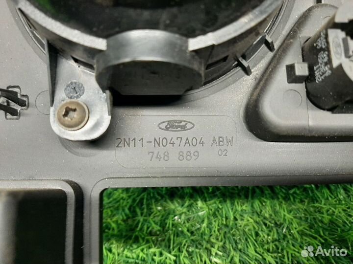 В наличии: Рамка магнитолы для Ford Fusion 1