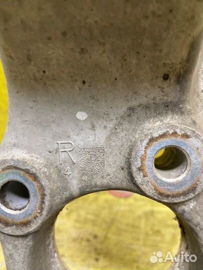 Поворотный кулак передний правый Lexus Gs300