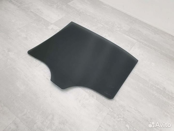 Стекло двери заднее правое Mercedes E220 D Amg