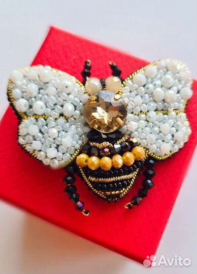 Броши из бисера