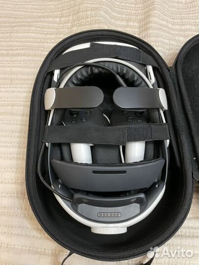 Продам VR очки Oculus Quest 3