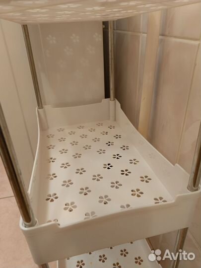 Этажерка на колесиках