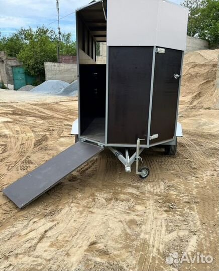 Прицеп коневозка