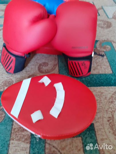 Боксерские перчатки