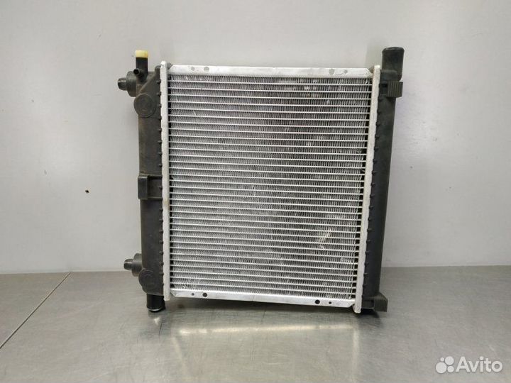 Радиатор охлаждения двигателя Mersedes-Benz