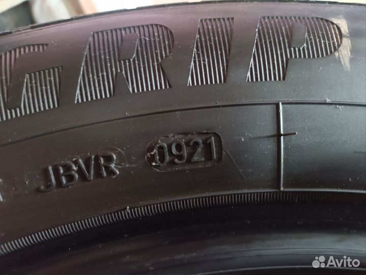 Goodyear EfficientGrip 215/60 R17 96H