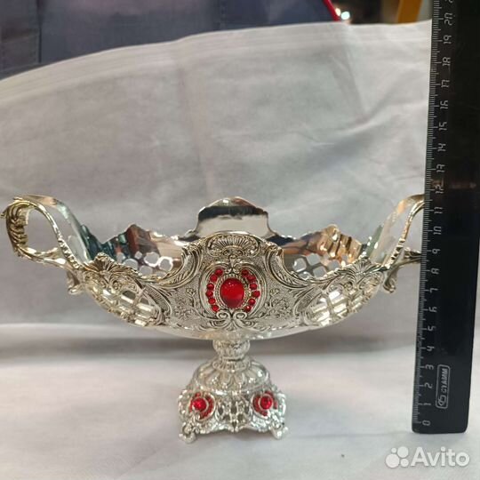 Ваза-ладья на ножке с инкрустацией