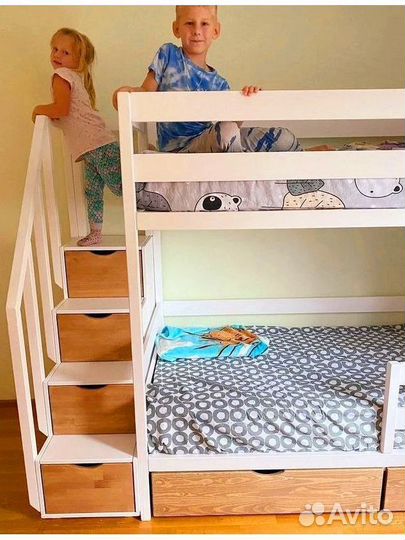 Детская кровать с лестницей от 2 лет