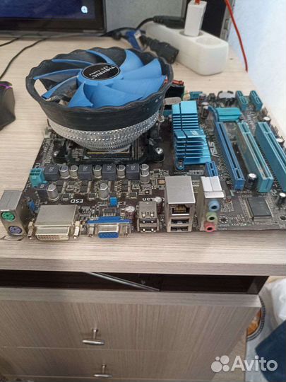 Материнская плата с процессором и памятью