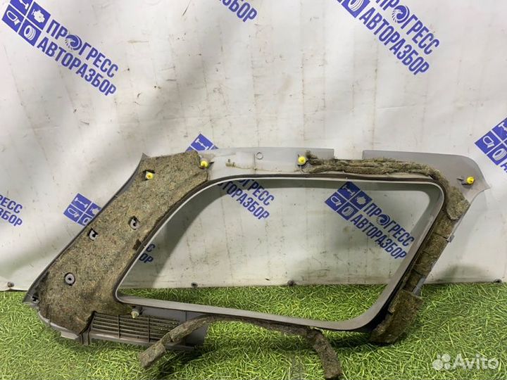 Обшивка багажника задняя правая Toyota Avensis