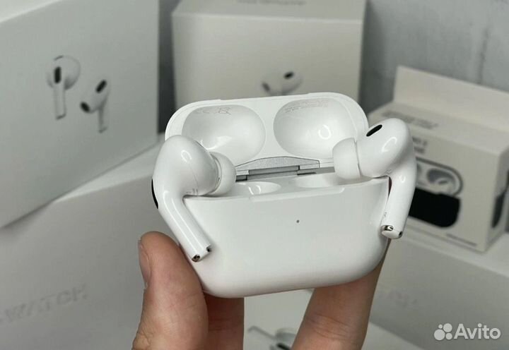 Новые наушники AirPods Pro 2 с чехлом