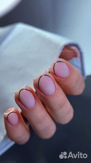 Модель на маникюр
