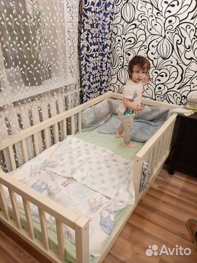 Кроватка высокий борт для малыша из массива сингл