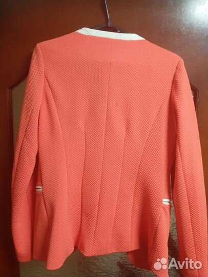 Пиджаки и жакеты женские 46 48
