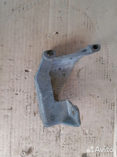 Кронштейн гидроусилителя Ауди 80 Б4