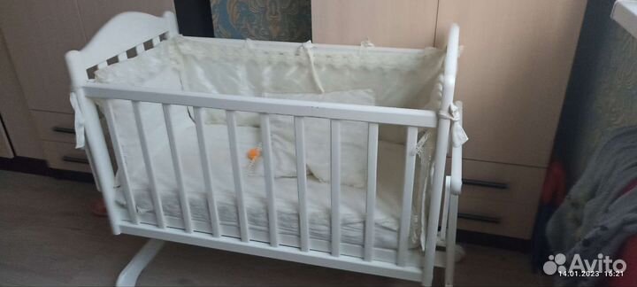Детская кровать качалка с маятником