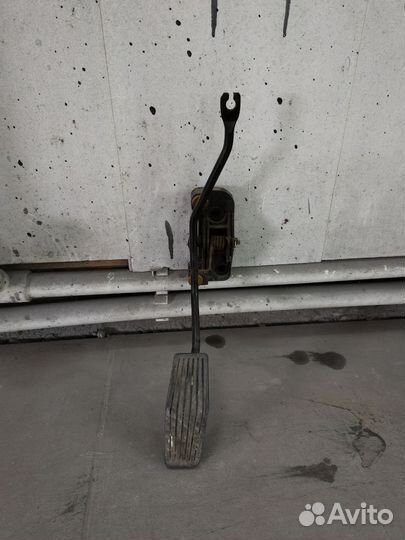 Педаль газа Kia Rio 2 sedan 1.4 G4EE