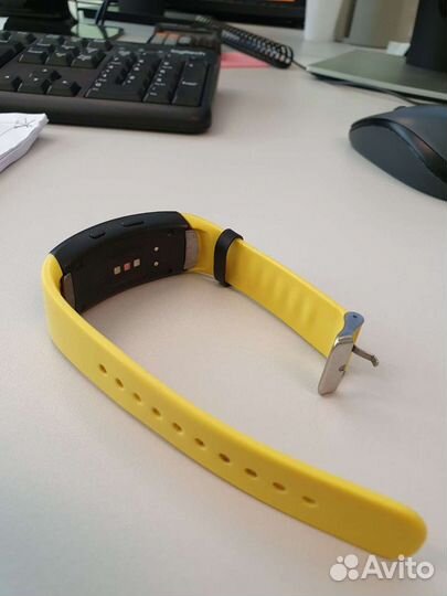 Смарт часы samsung gear fit 2