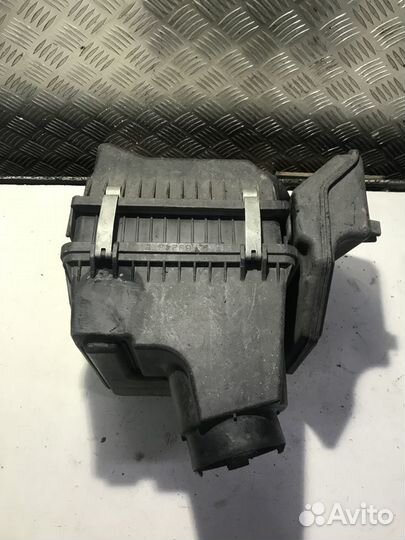 Корпус воздушного фильтра Mitsubishi Lancer 9