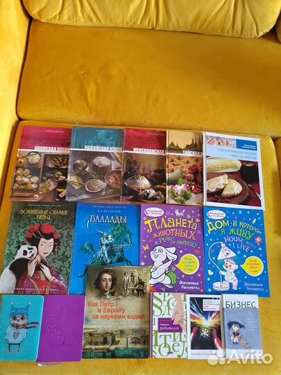 Книги разные новые много