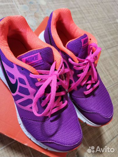 Кроссовки nike 35 размер