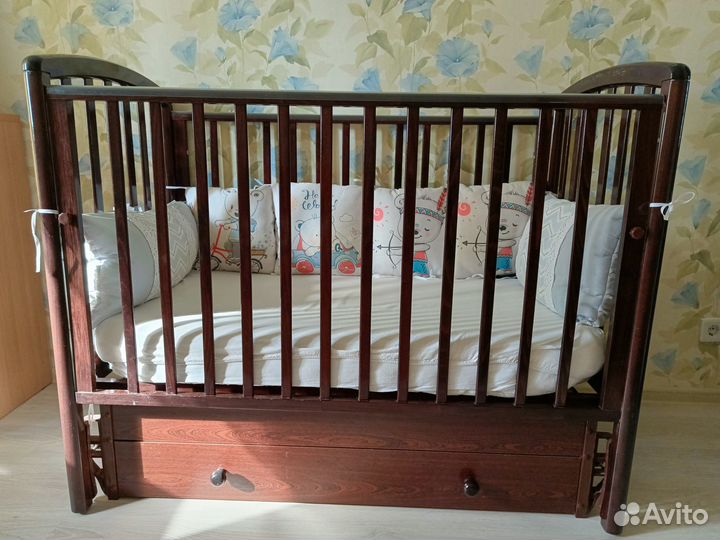 Детская кроватка